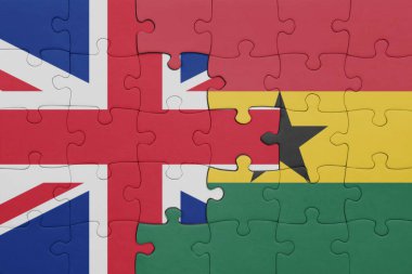 Gana 'nın renkli ulusal bayrağı ve Büyük Britanya bayrağı ile bulmaca. konsept