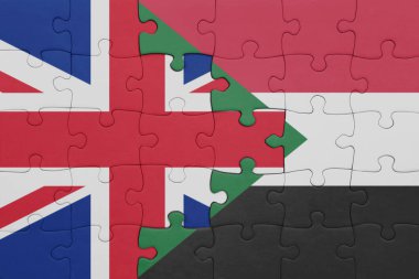 Sudan 'ın renkli ulusal bayrağı ve Büyük Britanya bayrağı ile bulmaca. konsept