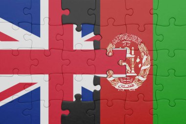 Büyük Britanya bayrağı ve Afganistan 'ın renkli ulusal bayrağıyla bulmaca. konsept