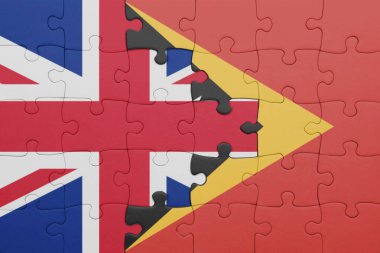 Doğu Timor 'un renkli ulusal bayrağı ve Büyük Britanya bayrağı. konsept