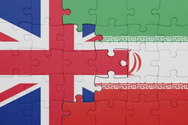 İran 'ın renkli ulusal bayrağı ve Büyük Britanya bayrağı ile bulmaca. konsept