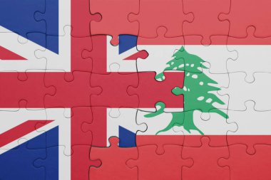 Lübnan 'ın renkli ulusal bayrağı ve Büyük Britanya bayrağı ile bulmaca. konsept