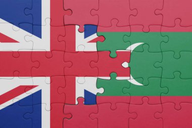 Büyük Britanya bayrağı ve maldivlerin renkli ulusal bayrağıyla bulmaca. konsept