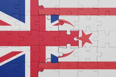 Kuzey Kıbrıs 'ın renkli ulusal bayrağı ve Büyük Britanya bayrağıyla ilgili bulmacalar. konsept