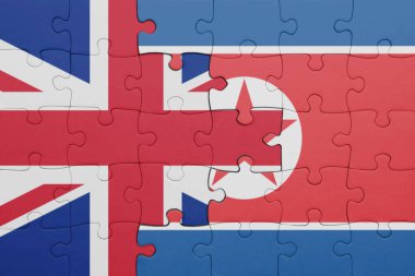 Kuzey Kore 'nin renkli ulusal bayrağı ve Büyük Britanya bayrağı. konsept