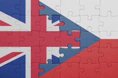 Czech Cumhuriyeti 'nin renkli ulusal bayrağı ve Büyük Britanya bayrağının bulmacası. konsept