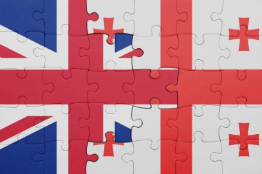Gürcistan 'ın renkli ulusal bayrağı ve Büyük Britanya bayrağı ile bulmaca. konsept