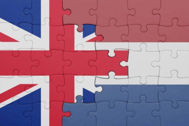 Hollanda 'nın renkli ulusal bayrağı ve Büyük Britanya bayrağı ile bulmaca. konsept