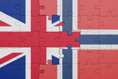 Norveç 'in renkli ulusal bayrağı ve Büyük Britanya bayrağı ile bulmaca. konsept