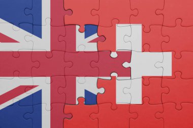 İsviçre 'nin renkli ulusal bayrağı ve Büyük Britanya bayrağı ile bulmaca. konsept