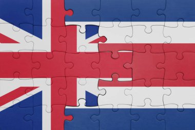 Kosta Rika 'nın renkli ulusal bayrağı ve Büyük Britanya bayrağı. konsept