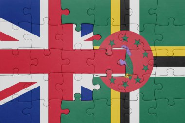 Dominica 'nın renkli ulusal bayrağı ve Büyük Britanya bayrağı ile bulmaca. konsept