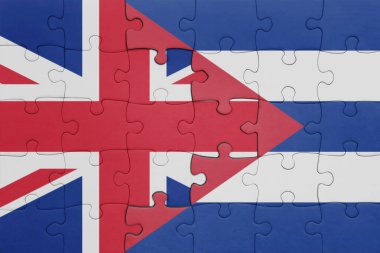 Küba 'nın renkli ulusal bayrağı ve Büyük Britanya bayrağı ile bulmaca. konsept