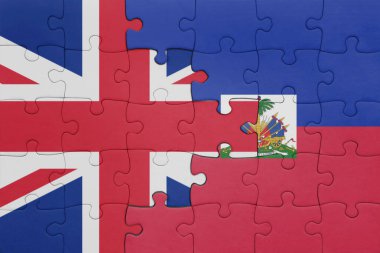 Haiti 'nin renkli ulusal bayrağı ve Büyük Britanya bayrağı ile bulmaca. konsept