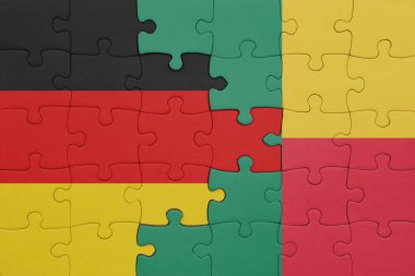 Benin 'in renkli ulusal bayrağı ve Almanya bayrağı ile bulmaca. konsept