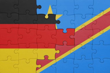 Demokratik Kongo Cumhuriyeti 'nin renkli ulusal bayrağı ve Almanya bayrağının bulmacası. konsept