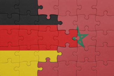 Fas 'ın renkli ulusal bayrağı ve Almanya bayrağıyla ilgili bulmacalar. konsept