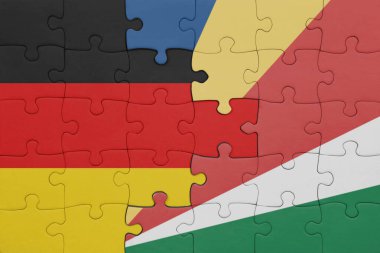 Seyşel bayrağı ve Alman bayrağının renkli ulusal bayrağıyla bulmaca. konsept