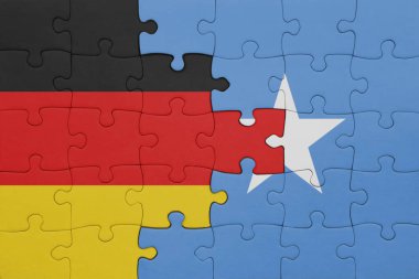 Somali 'nin renkli ulusal bayrağı ve Almanya bayrağı ile ilgili bulmacalar. konsept