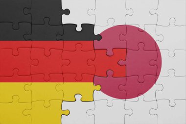 Japon bayrağı ve Alman bayrağının rengarenk ulusal bayrağıyla bulmaca. konsept