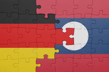 Laos 'un renkli ulusal bayrağı ve Almanya bayrağı ile bulmaca. konsept
