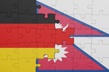 Nepal 'in renkli ulusal bayrağı ve Almanya bayrağı ile bulmaca. konsept