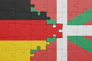 Bask ülkesinin renkli ulusal bayrağı ve Almanya bayrağının bulmacası. konsept