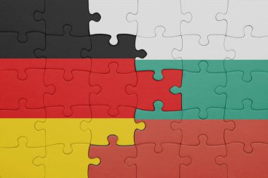 Bulgar bayrağı ve Alman bayrağıyla dolu renkli bir bulmaca. konsept