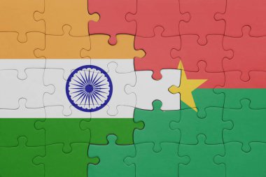Burkina faso 'nun renkli ulusal bayrağı ve Hindistan bayrağının bulmacası. konsept