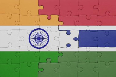 Gambiya ve Hindistan bayrağının renkli ulusal bayrağıyla bulmaca. konsept