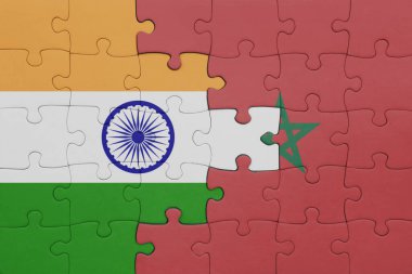 Fas 'ın renkli ulusal bayrağı ve Hindistan bayrağının bulmacası. konsept