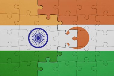 Hint bayrağının ve Nijer 'in renkli ulusal bayrağının bulmacası. konsept