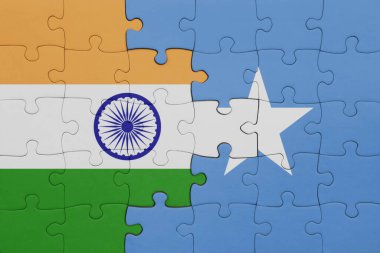 Somali 'nin renkli ulusal bayrağı ve Hindistan bayrağı bulmacası. konsept