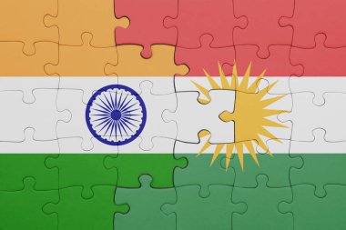 Kürdistan 'ın renkli ulusal bayrağı ve Hindistan bayrağının bulmacası. konsept