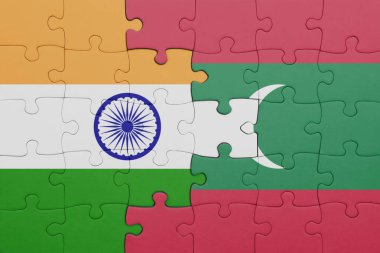 Hint bayrağının ve maldivlerin renkli ulusal bayrağının bulmacası. konsept