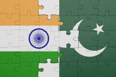 Pakistan ve Hindistan bayrağının renkli ulusal bayrağıyla bulmaca. konsept