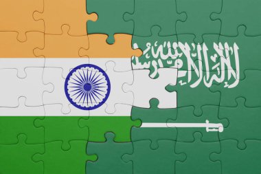 Suudi Arabistan 'ın renkli ulusal bayrağı ve Hindistan bayrağı. konsept