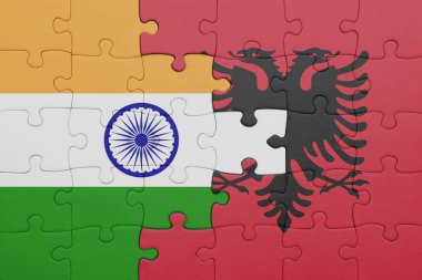 Albania ve Hindistan bayrağının renkli ulusal bayrağıyla bulmaca. konsept