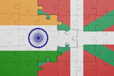 Bask ülkesinin renkli ulusal bayrağı ve Hindistan bayrağının bulmacası. konsept