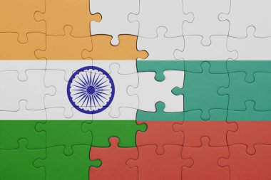 İspanya ve Hindistan bayrağının renkli ulusal bayrağıyla bulmaca. konsept