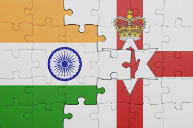 Kuzey İrlanda 'nın renkli ulusal bayrağı ve Hindistan bayrağının bulmacası. konsept