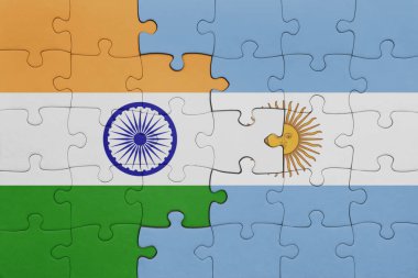 Arjantin 'in renkli ulusal bayrağı ve Hindistan bayrağının bulmacası. konsept