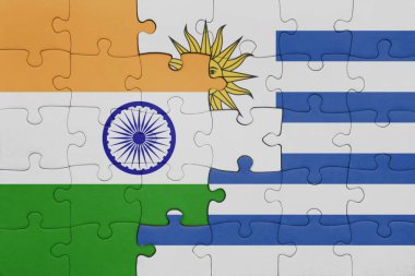 Uruguay 'ın renkli ulusal bayrağı ve Hindistan bayrağının bulmacası. konsept