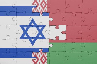 Beyaz Rusya bayrağı ve İsrail bayrağının rengarenk yapbozu. konsept