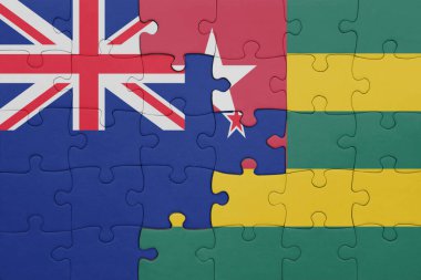 Togo 'nun renkli ulusal bayrağı ve Yeni Zelanda bayrağı ile bulmaca. konsept