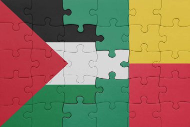 Benin ve Filistin bayrağının renkli ulusal bayrağıyla bulmaca. konsept