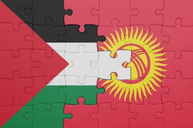 Kırgızistan 'ın renkli ulusal bayrağı ve Filistin bayrağının bulmacası. konsept