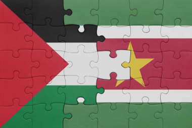 Surinam ve Filistin bayrağının renkli ulusal bayrağıyla bulmaca. konsept
