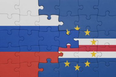 Pelerin Verde 'nin renkli ulusal bayrağı ve Rusya bayrağı ile bulmaca. konsept