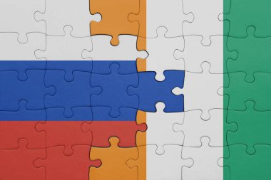Cote divoire ve Rusya bayrağının renkli ulusal bayrağıyla bulmaca. konsept